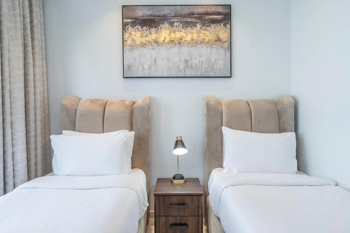 Prestigious 2-Bedroom Apartment With Easy City Access In Business Bay Dubai 0*,