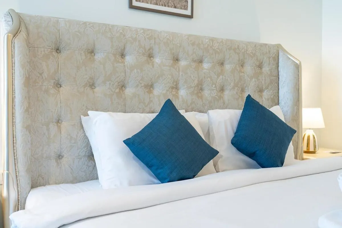 Prestigious 2-Bedroom Apartment With Easy City Access In Business Bay Dubai