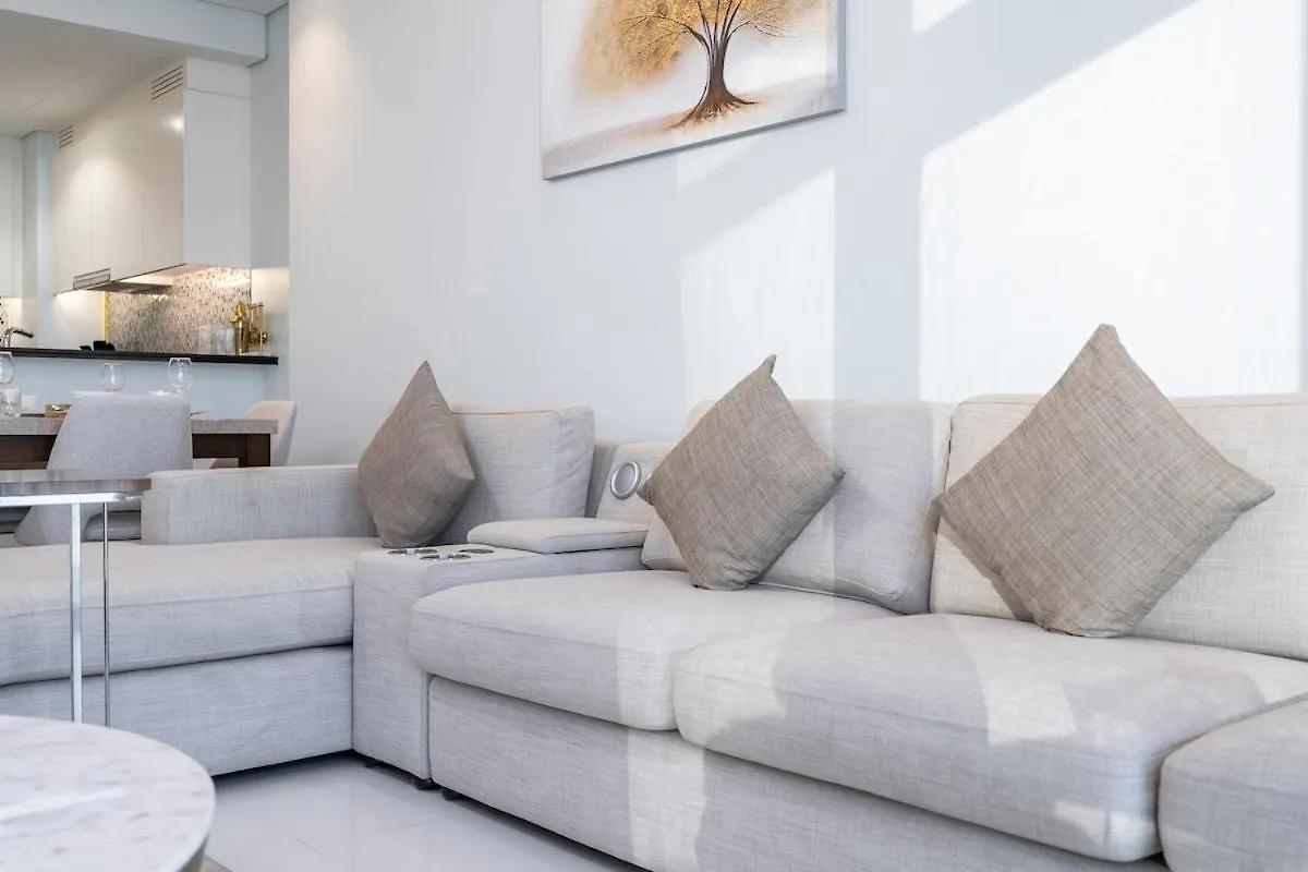 Prestigious 2-Bedroom Apartment With Easy City Access In Business Bay Dubai 0*,